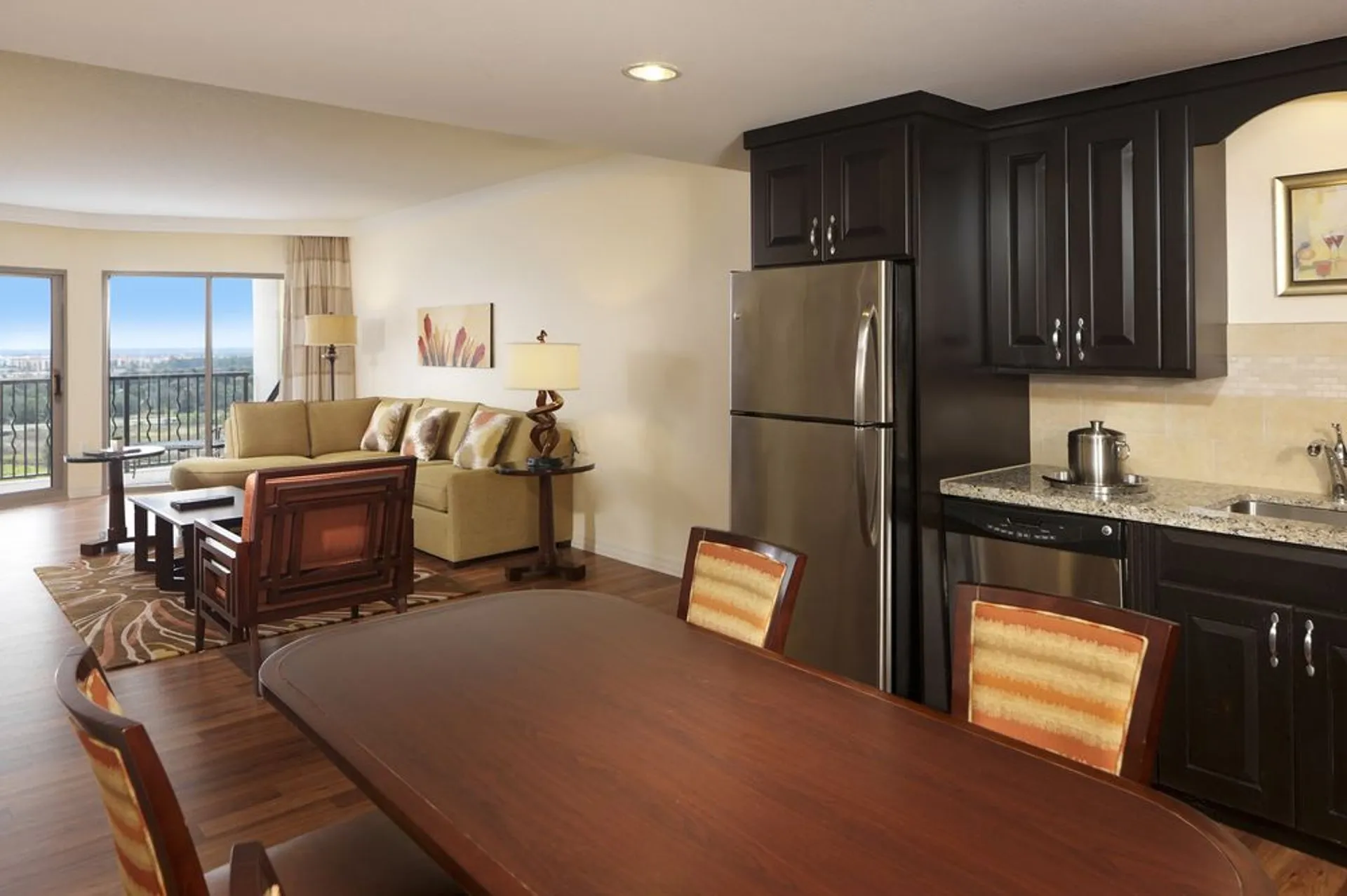 /img/2670-orlando-honeymoon-suite-dining.webp