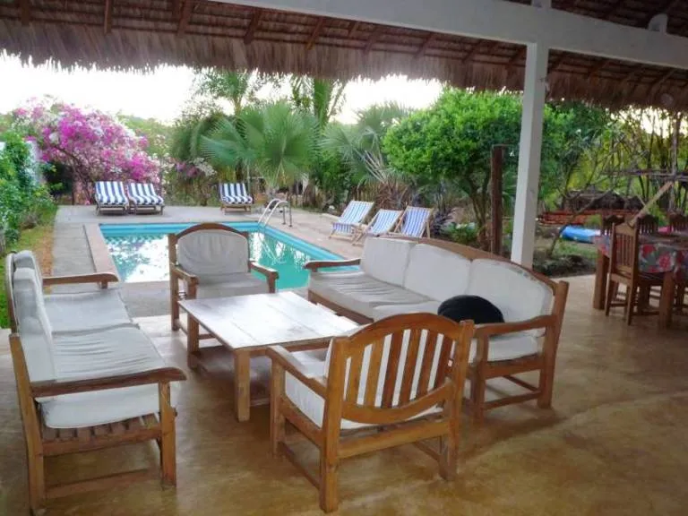 2681 madagascar honeymoon couple