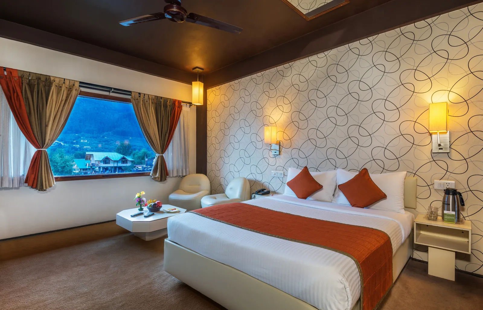 2733 manali honeymoon inn dining