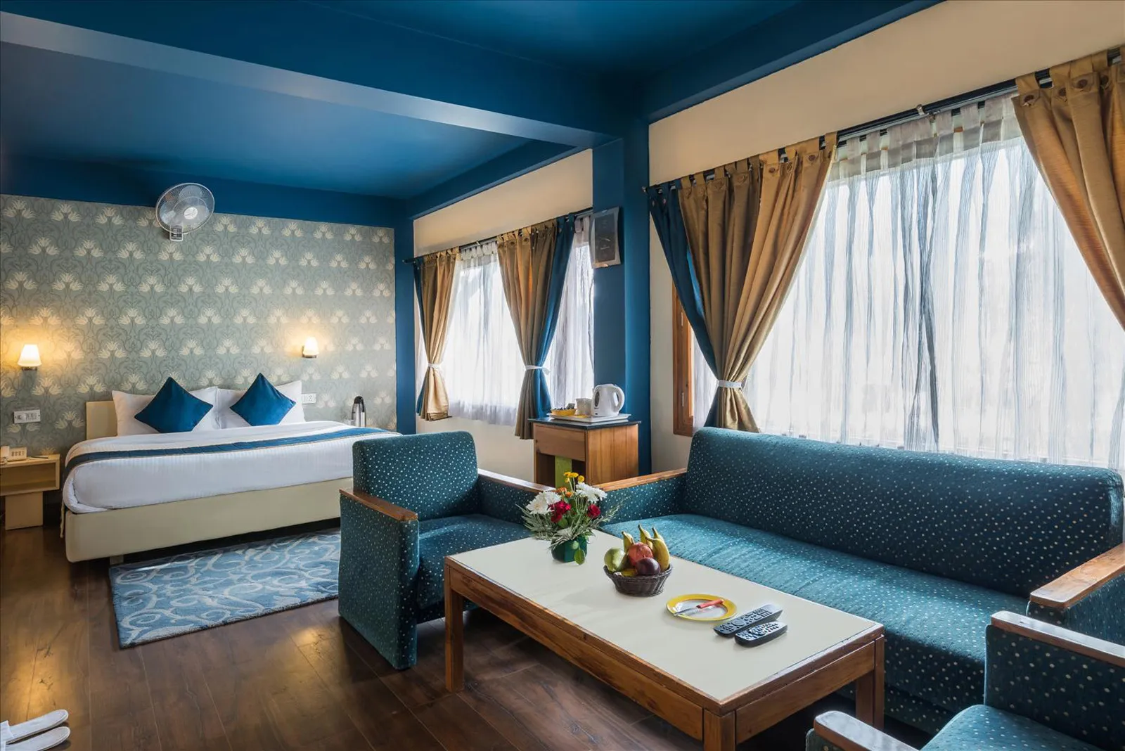 2733 manali honeymoon inn spa couple
