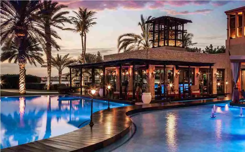 /img/2737-dubai-honeymoon-hotel-luxury-suite.webp