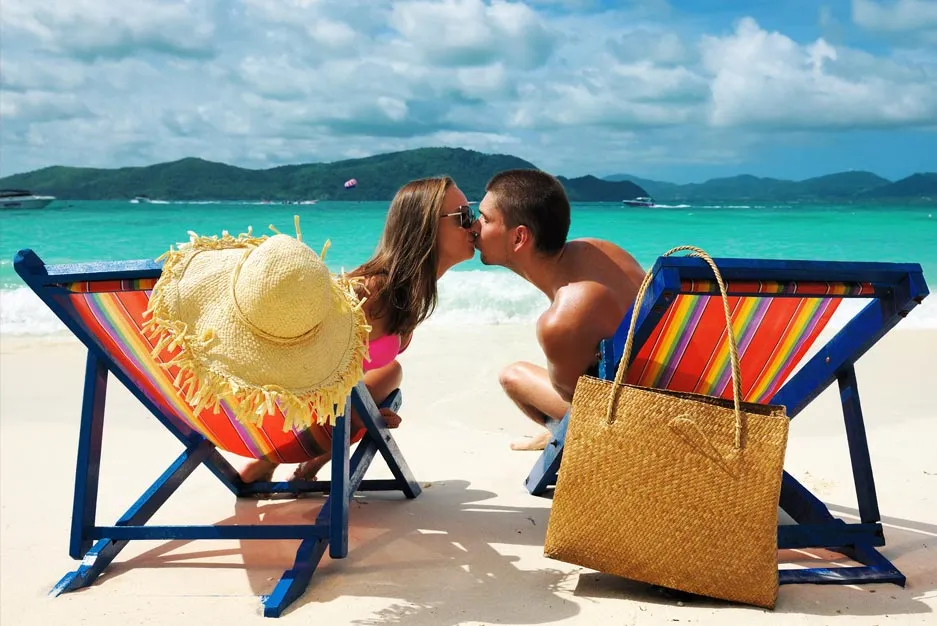 2758 couple honeymoon beach