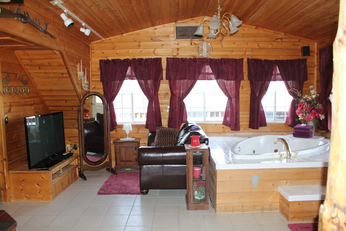 /img/2759-couple-cabin-sunset.webp