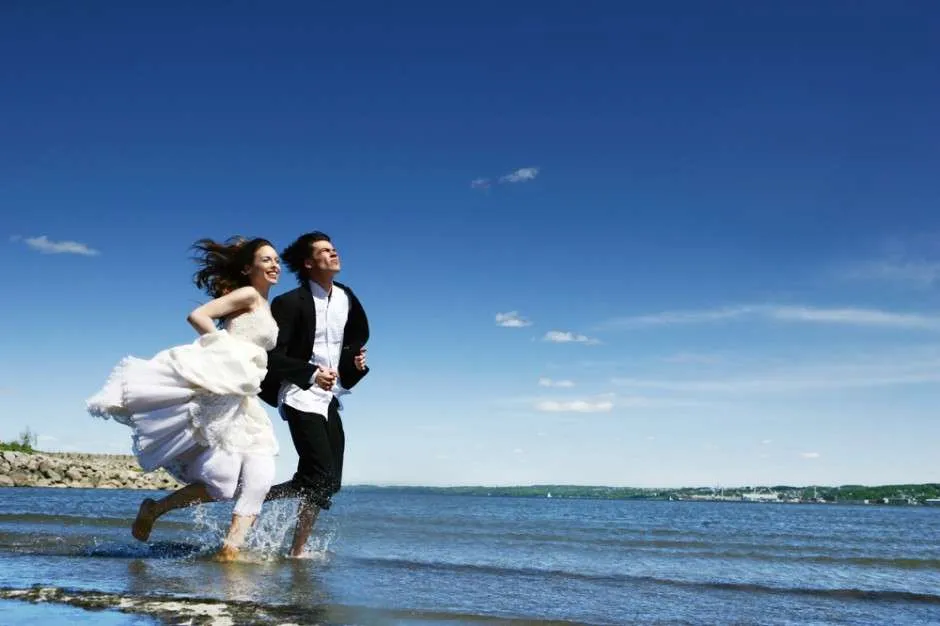 2778 couple beach