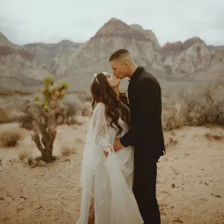 /img/2810-las-vegas-honeymoon-planning.webp