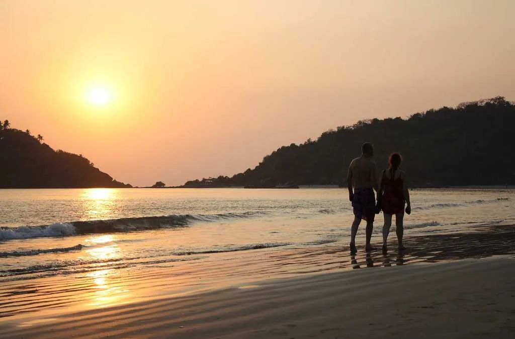 2812 goa honeymoon couple