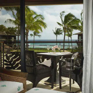 /img/2825-hawaii-resort-pool.webp