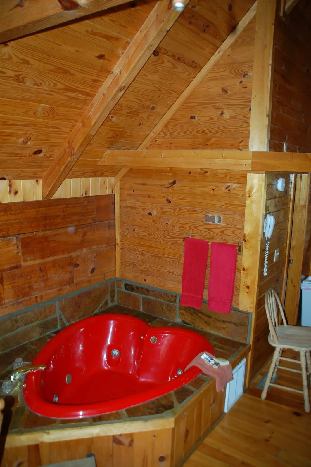 2854 romantic cabin fireplace