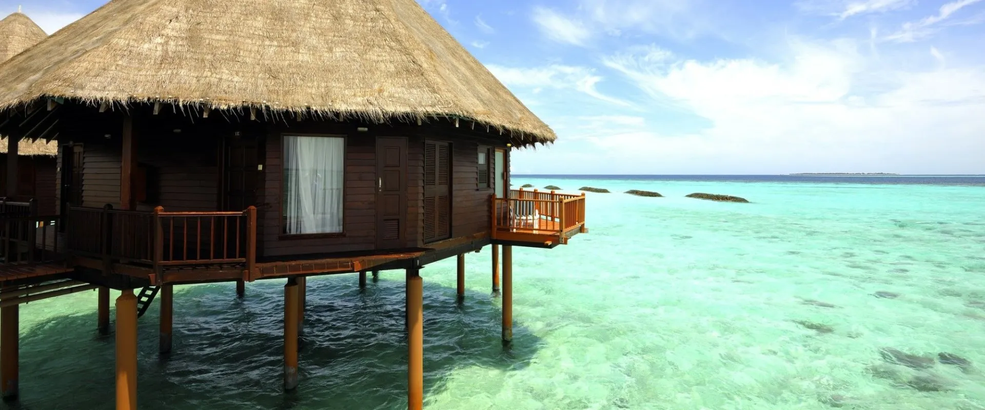 /img/2855-honeymoon-resort.webp