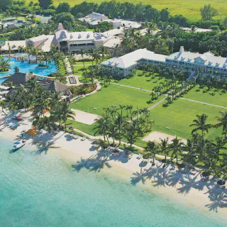/img/2879-mauritius-honeymoon-couple.webp