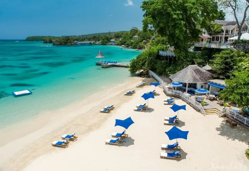 2894 honeymoon couple beach
