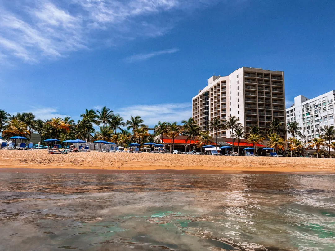 /img/2902-resort-room.webp