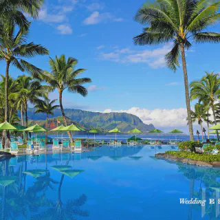 /img/2920-hawaii-honeymoon-couple.webp