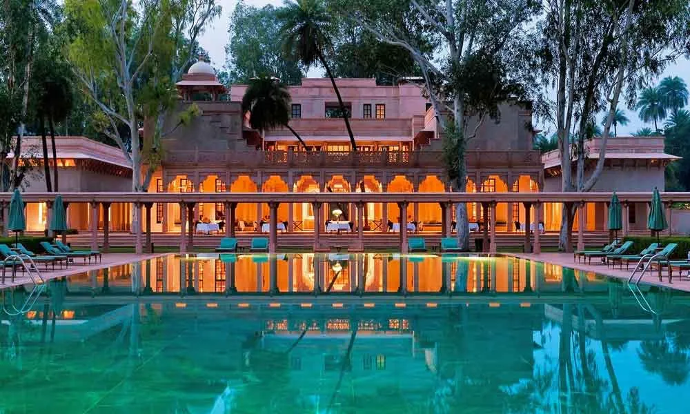 /img/2923-luxury-resort.webp