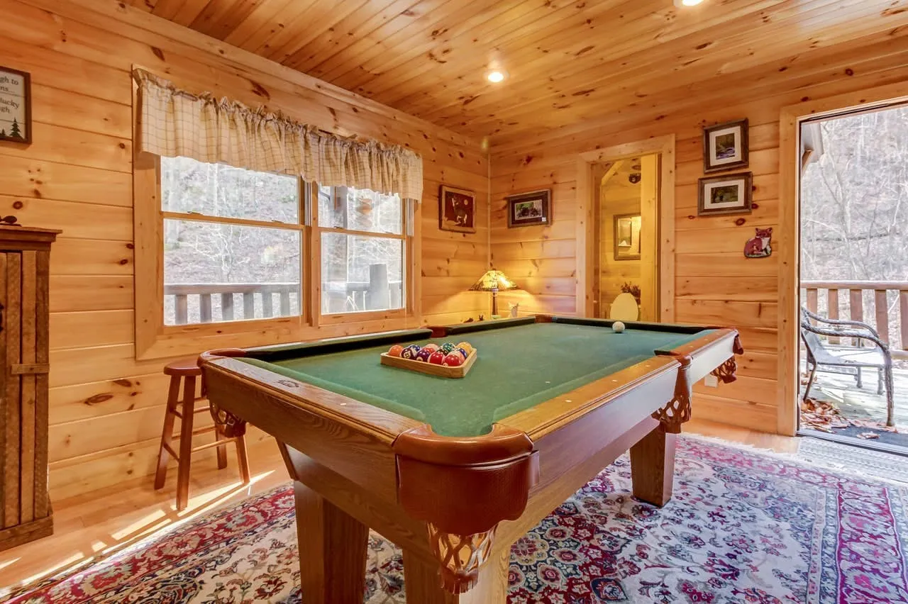 2960 honeymoon cabin fireplace