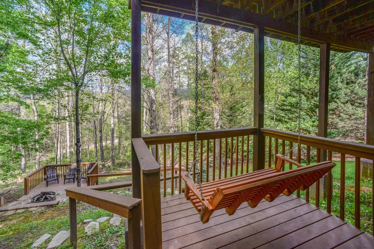 2960 smoky mountains hiking couple