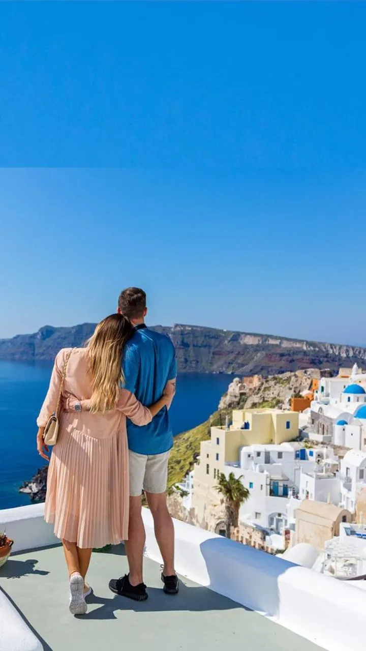 /img/2965-honeymoon-packing-essentials.webp