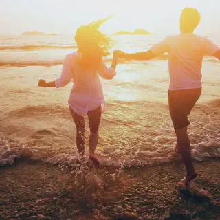 /img/2980-couple-sunset-honeymoon.webp