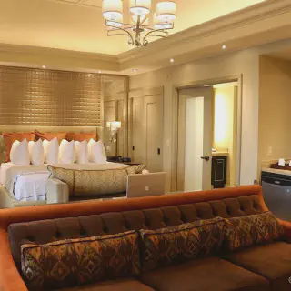 /img/3082-lake-charles-couple-beach.webp