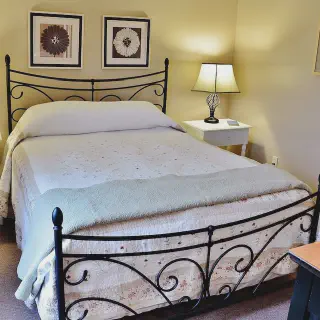 /img/3085-vermont-honeymoon-resort-7.webp