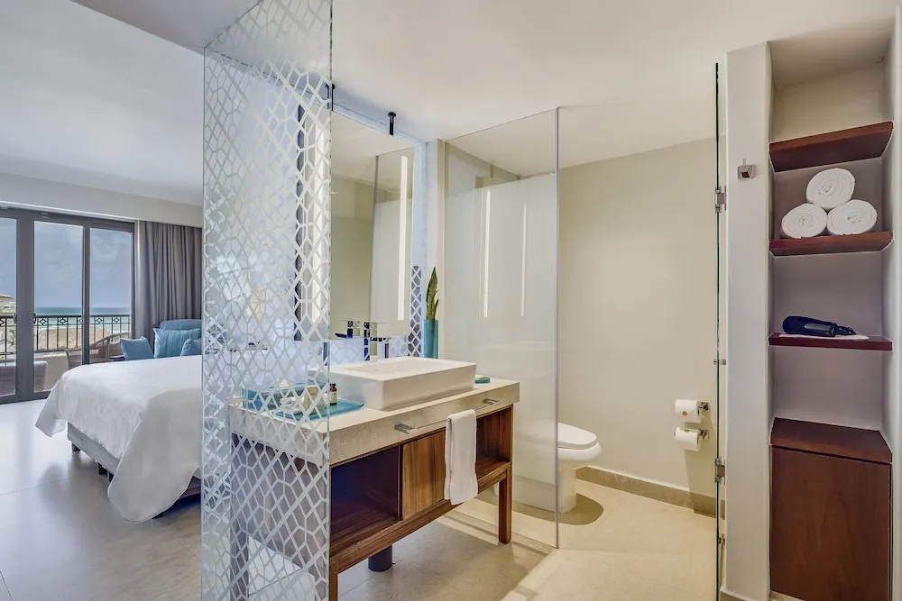 3094 cancun honeymoon resort couple