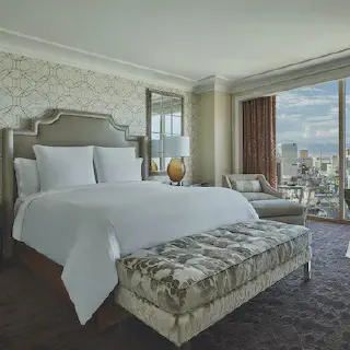 /img/3102-couple-in-vegas.webp