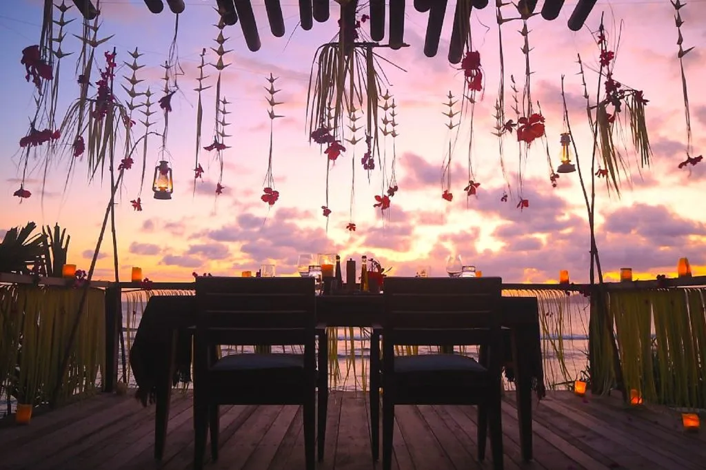 /img/3129-honeymoon-planning.webp