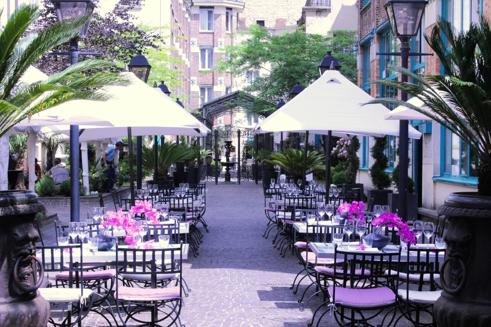 3140 four seasons george v